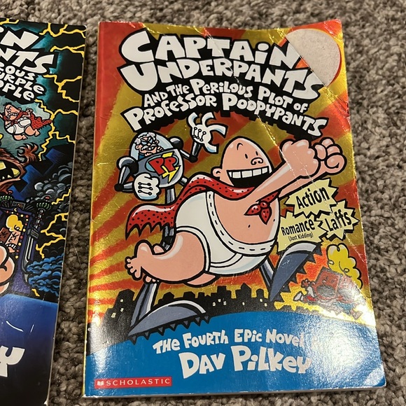 Kids Graphic Novel Set - Picture 8 of 16